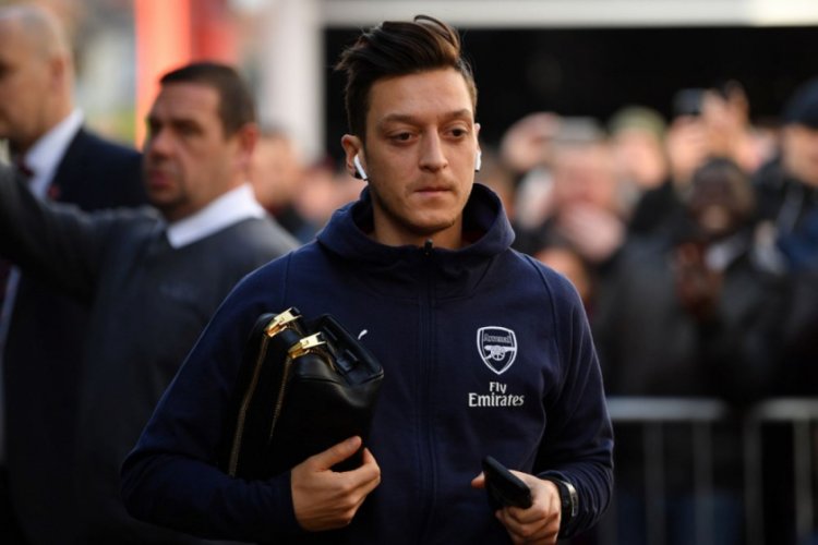 Mesut Özil'den İtalyan çocuklarına eğitim bağışı