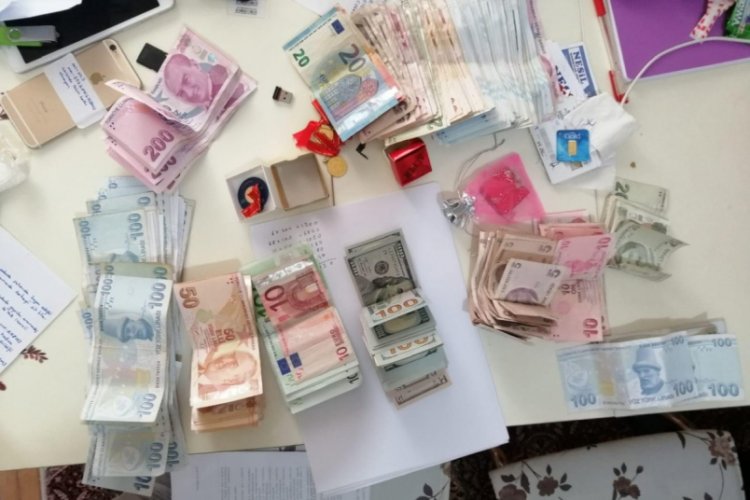FETÖ'nün 'para kasası' zanlılar yakalandı