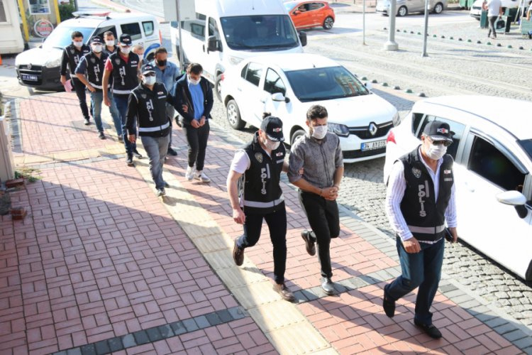 FETÖ operasyonunda yakalanan 5 kişi adliyeye sevk edildi