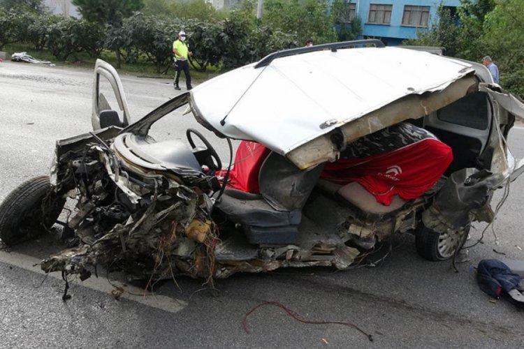 Parçalara ayrılan araçtan sağ çıktı