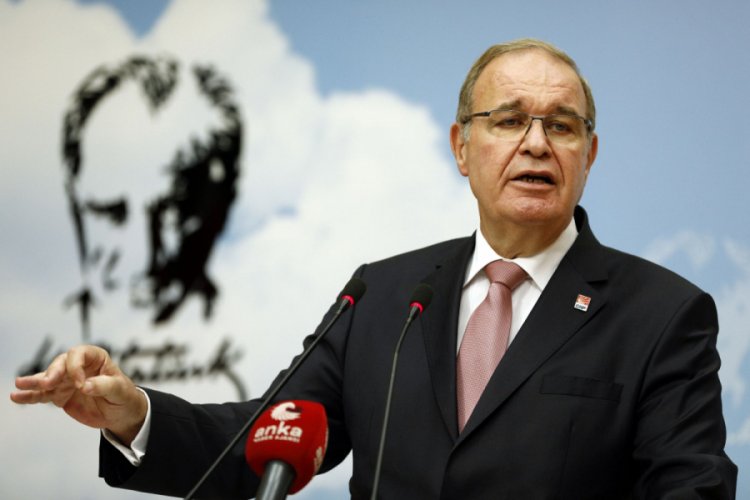 CHP'li Öztrak: Dolar ne zaman TL karşısında rekorlar kırmaya başlasa Erdoğan soluğu Katar'da alıyor