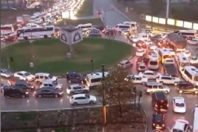 Bursa yağmura teslim oldu