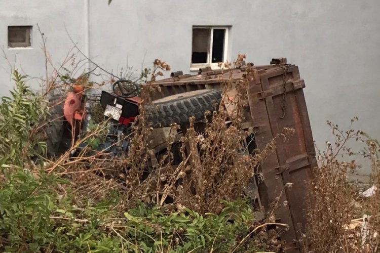 Bursa'da freni boşalan traktör şarampole yuvarlandı, sürücü atlayarak kurtuldu