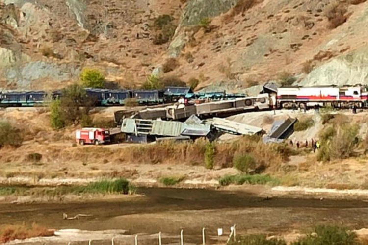 Ankara'da iki tren çarpıştı: 2 ölü