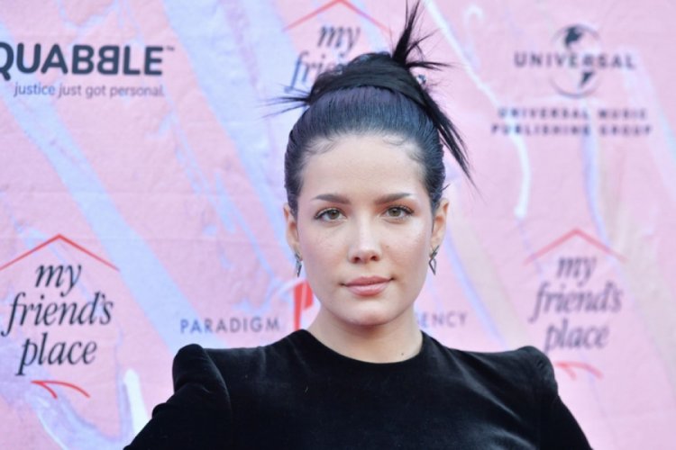 Halsey'den Türkçe paylaşım