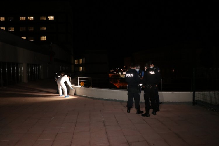 Hastaneden kaçmak isterken balkondan düşen Kovid-19 hastası ağır yaralandı