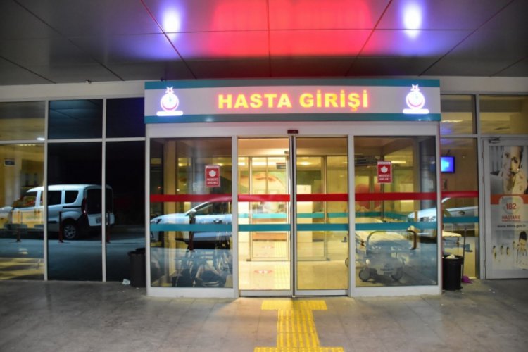 Doktora önce bıçak çekti sonra darp etti!