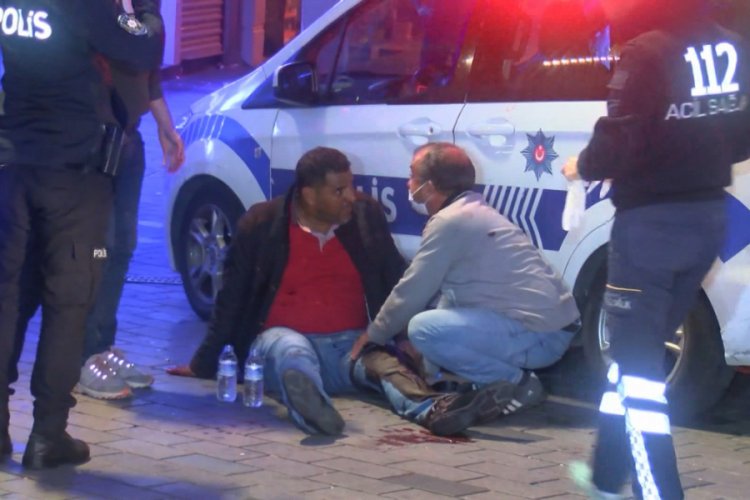 Taksim Meydanı'nda bıçaklanan kişi yaralandı