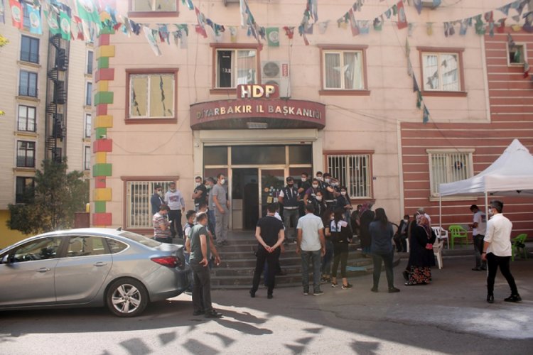 HDP önündeki ailelerin evlat nöbeti 403'üncü gününde
