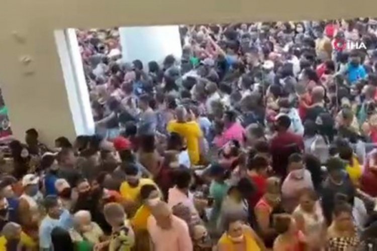 AVM açılışında Covid-19 unutuldu