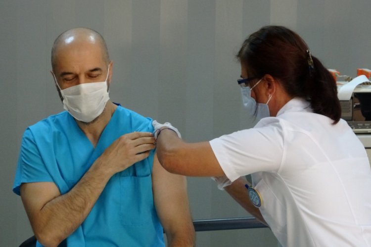 Rusya'dan 'canlı' aşı ile ilgili açıklama