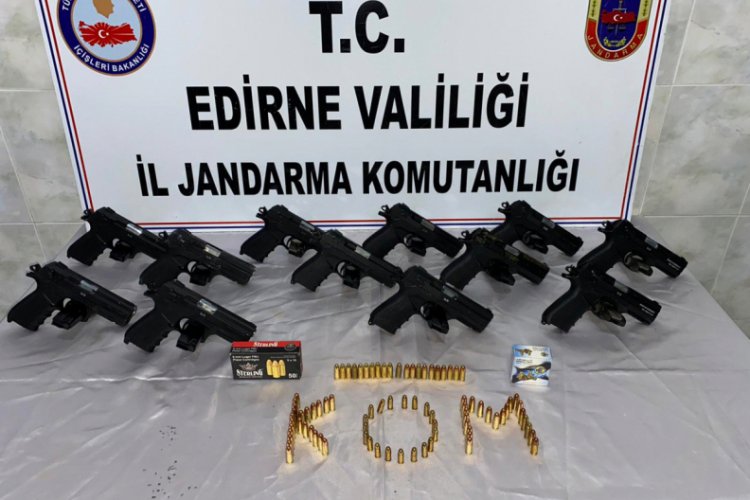 Edirne'de 12 ruhsatsız tabanca ve 85 mermi ele geçirildi