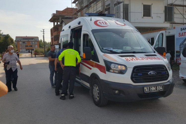 Halatın kopmasıyla asansör boşluğuna düşen 2 işçi yaralandı