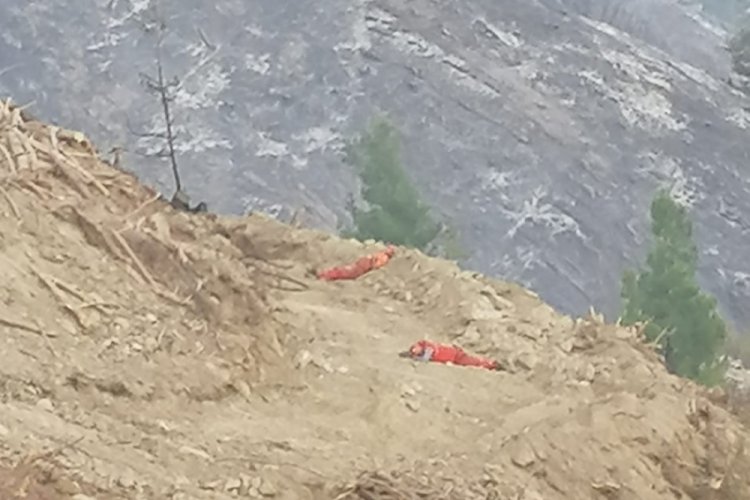 Yangını söndürdükten sonra toprakta uyuyan işçiler konuştu