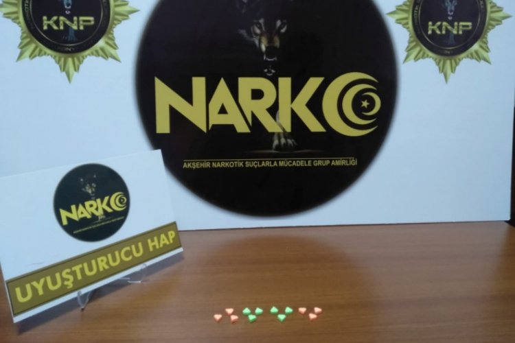 Şüpheli araçtaki şahısın üzerinden uyuşturucu hap çıktı