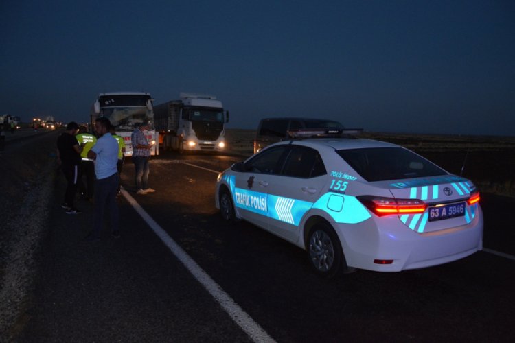Yolcu otobüsü ile tır çarpıştı