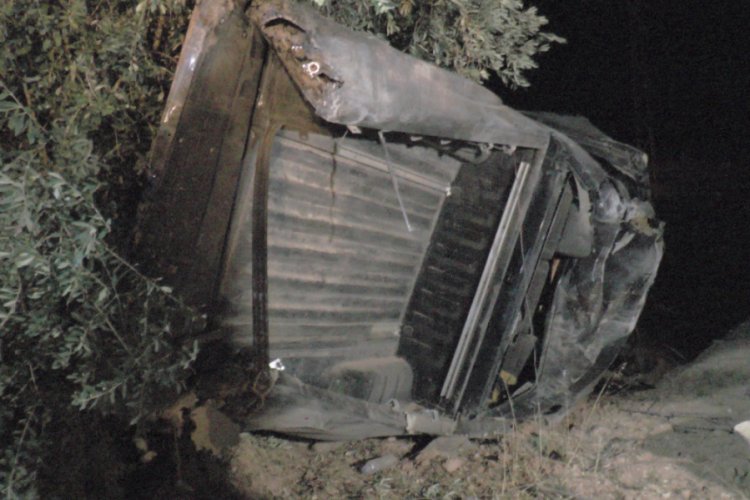 Polis aracı takla attı