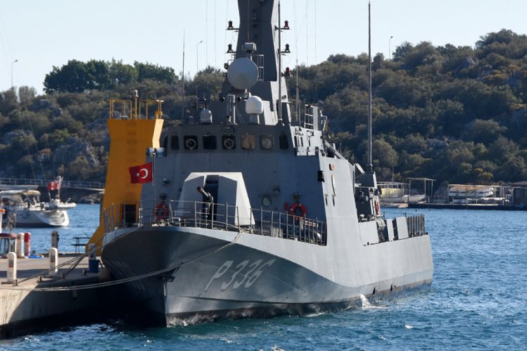 Türk fırkateyni, Kaş Limanı'nda bekleyişini sürdürüyor