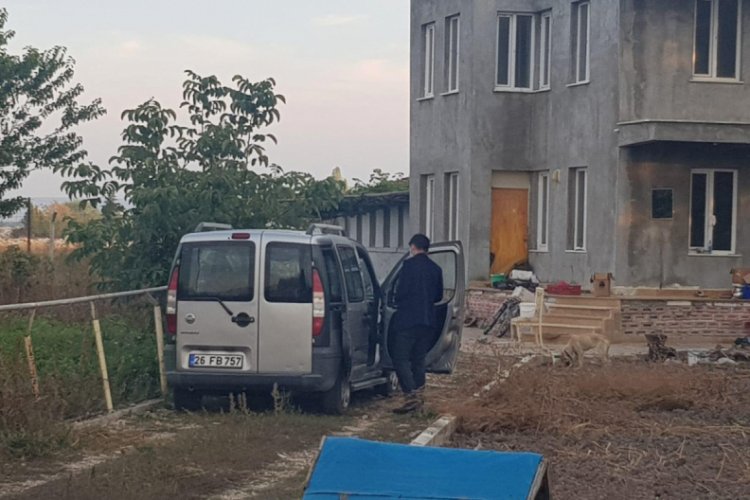 Bahçesindeki otomobilinde öldüğü 10 gün sonra ortaya çıktı