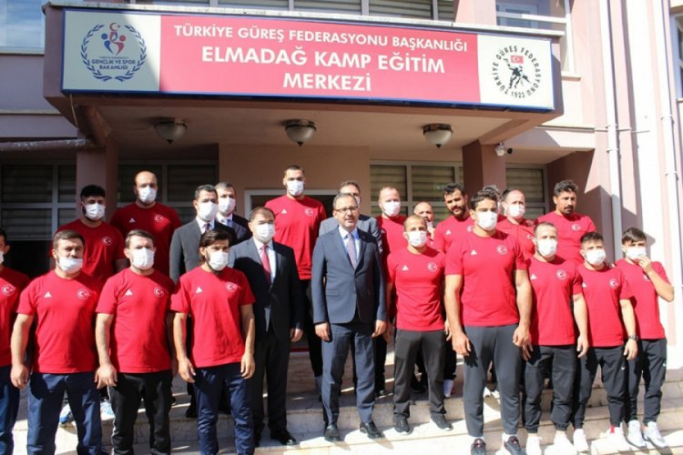 Bakan Kasapoğlu'ndan güreşçilere müjde