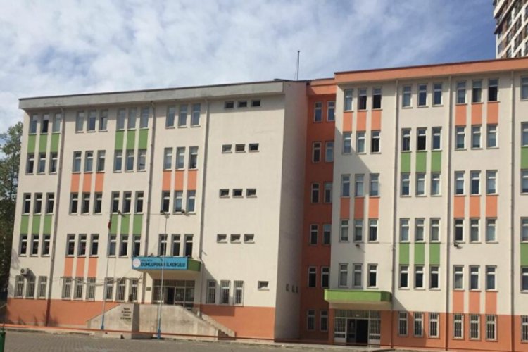 İlkokulda öğretmen ve öğrencide koronavirüs çıktı, 30 öğrenci karantinada