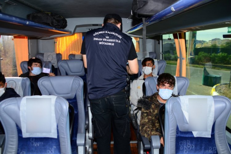 Durdurulan otobüste 7 düzensiz göçmen yakalandı