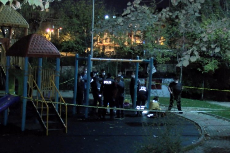 Çocuk parkında salıncağa asılı halde cesedi bulundu!