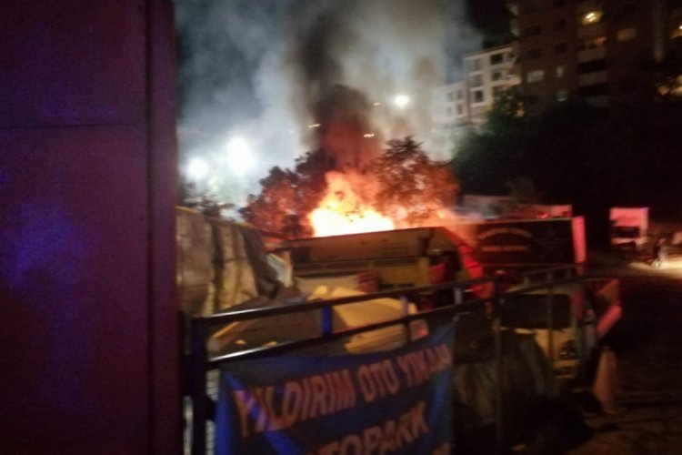 Otoparktaki dorseler alev alev yandı