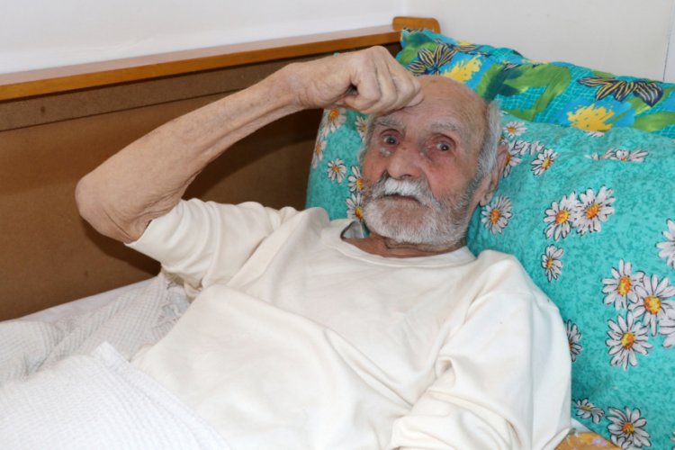 98 yaşındaki baba: Mülklerimin kirasını alan oğullarım bana bakmıyor