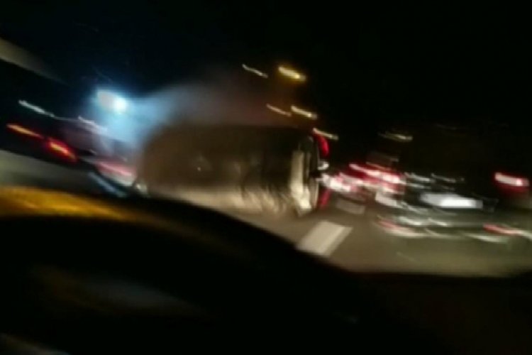 Trafik yoğunluğunu çekerken feci kazayı görüntüledi