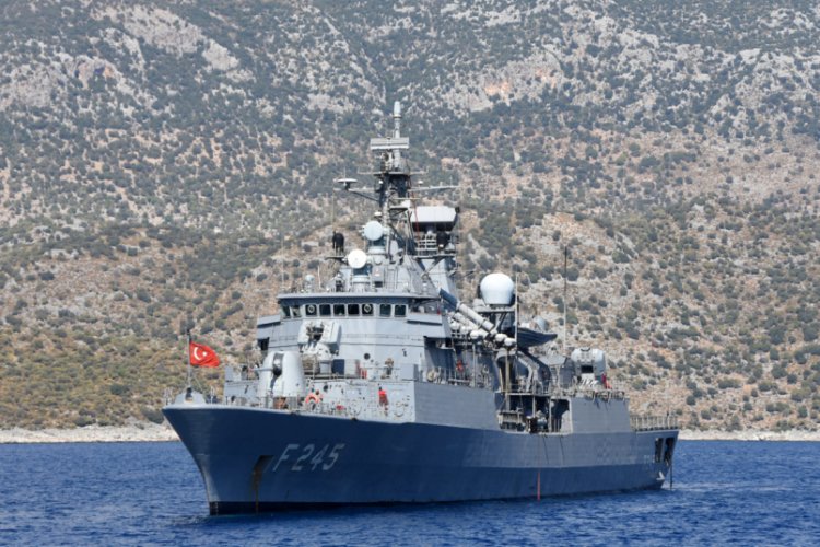 2 Türk fırkateyninin Demre'deki bekleyişi sürüyor