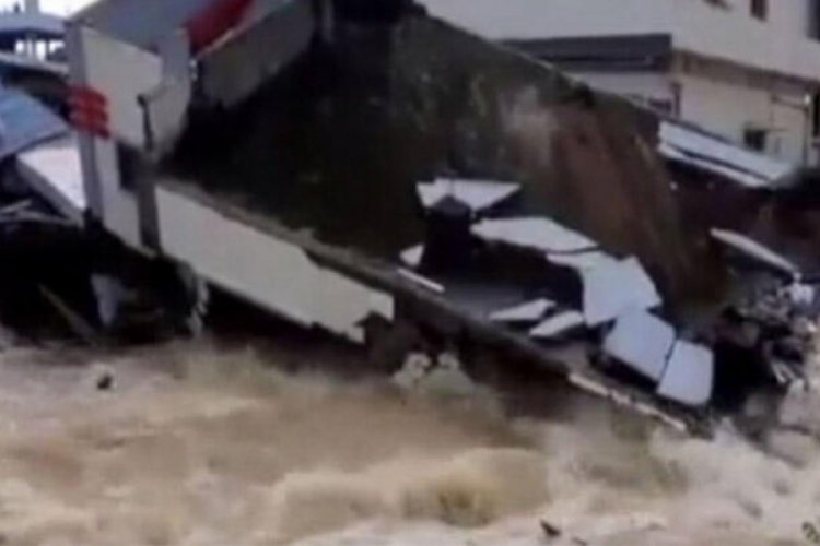 Hindistan'da sel felaketi: 13 ölü