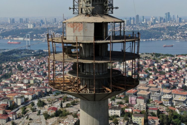 Çamlıca'da 40 yıldır hizmet veren TRT verici kulesinin sökümüne de başlandı