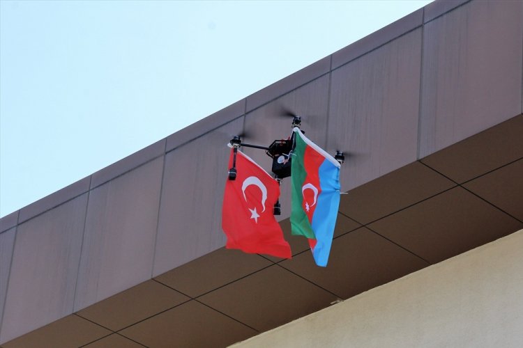 Bursa'da Azerbaycan için bayraklı drone uçuşu etkinliği