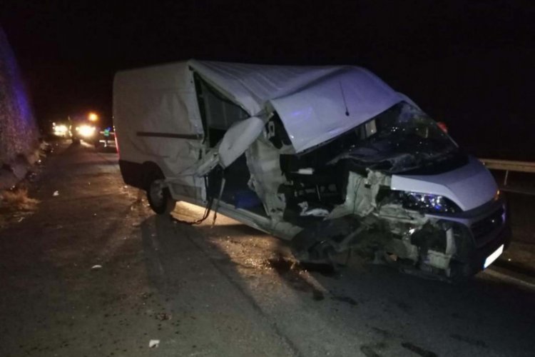 Traktör ile minibüs çarpıştı: 1 ölü, 1 yaralı