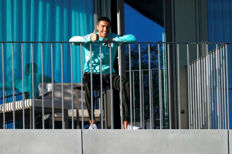Cristiano Ronaldo ambulans uçakla Torino'ya gitti