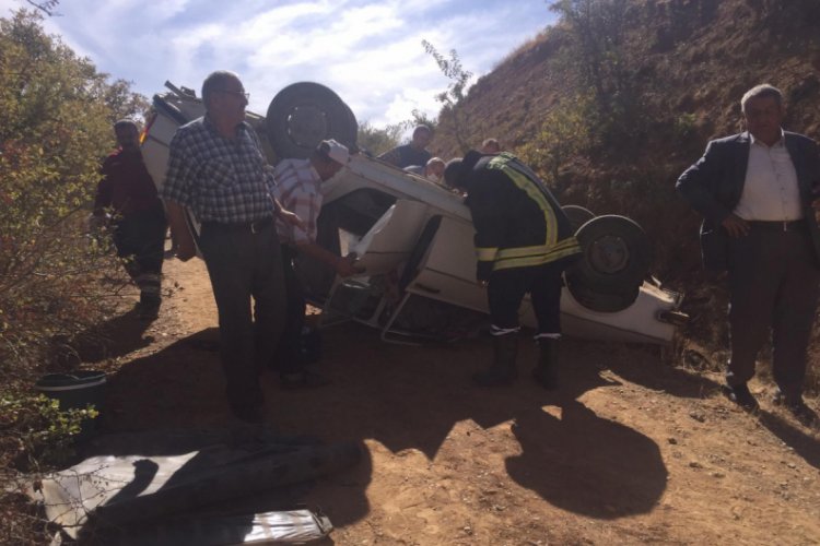 Otomobiliyle şarampole uçan sürücü yaralı olarak kurtarıldı