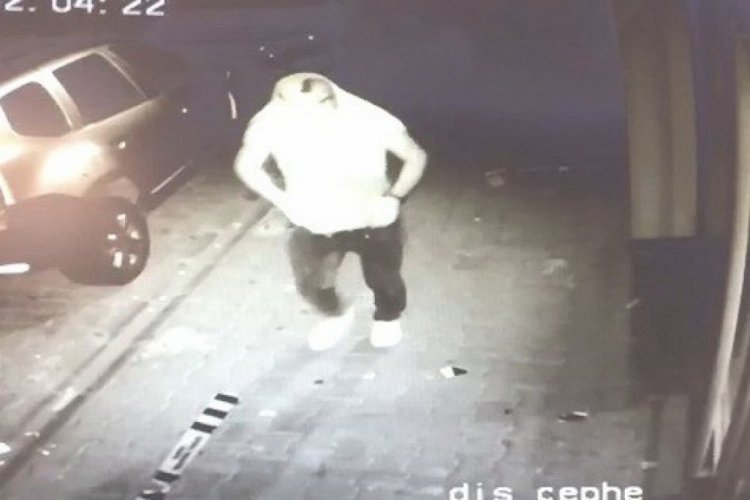Manisa'da bankanın camını kıran şüpheli yakalandı