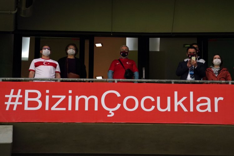 Tribünler 217 gün sonra seyircilere 'merhaba' dedi