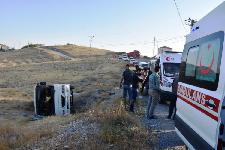 İşçi servis midibüsü şarampole devrildi: 14 yaralı