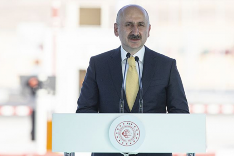 Karaismailoğlu'ndan Türkiye'de temsilci bulundurmama konusunda ısrar eden şirketlere uyarı