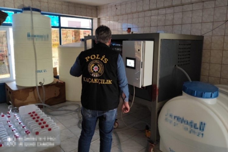 Esenyurt'ta sahte içki operasyonu: 6 ton etil alkol ele geçirildi