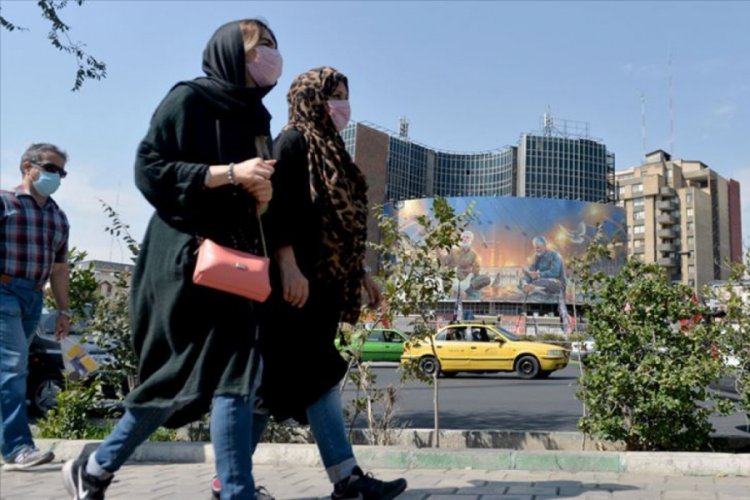 İran'da son 24 saatte 256 kişi Kovid-19'dan hayatını kaybetti