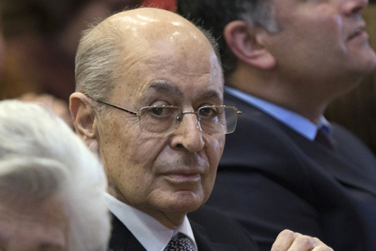 Ahmet Necdet Sezer'den 'Işıklar yanıyor' yorumu