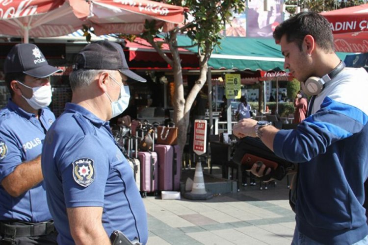 Maskesini takmayan genç: Nefes almak en doğal hakkımız