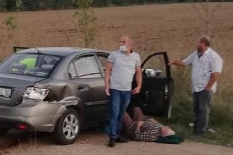 Bursa'da bariyere çarpan otomobilin sürücüsü ağır yaralandı