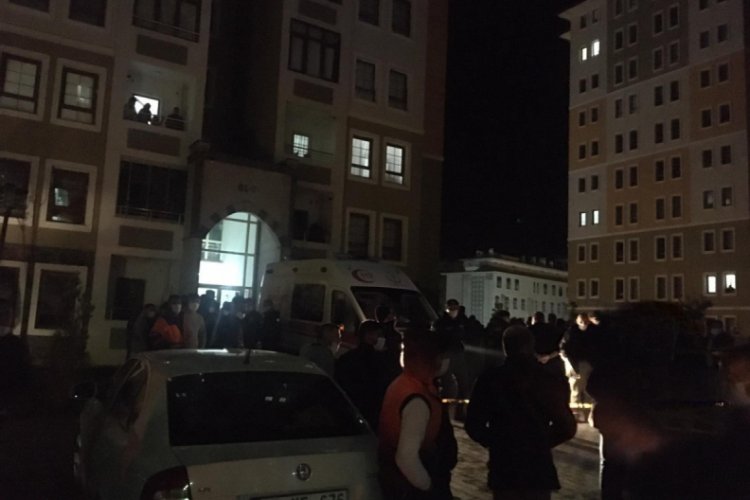 Yaşlı kadın evinde boğazı kesilmiş halde bulundu