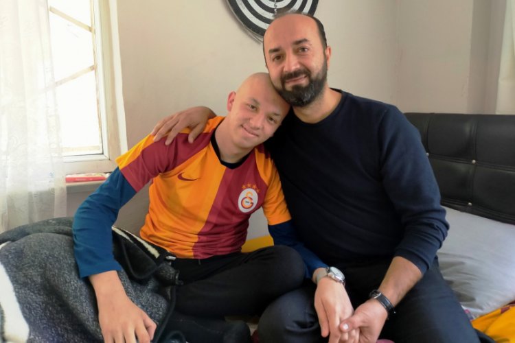Bursa'da kanser hastası oğlunu tedavi ettirmek isteyen baba yardım bekliyor