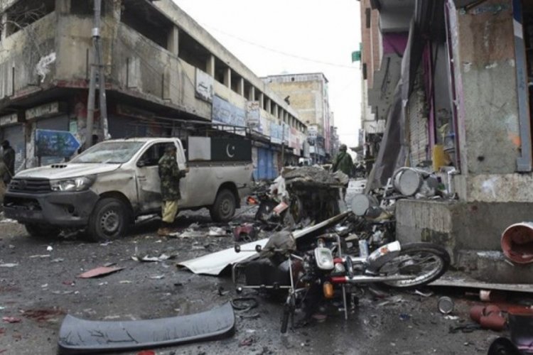 Pakistan'da askerlere bombalı saldırı: 6 ölü