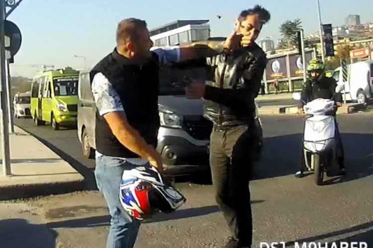Trafik magandası önünü kestiği motosikletliyi tokatladı
